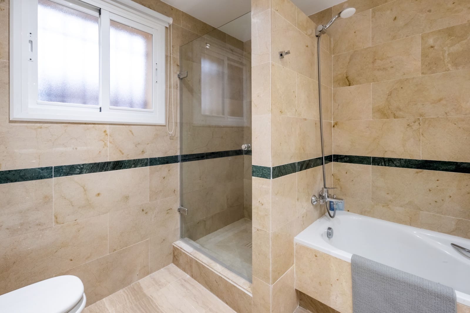 3 chambre Appartement à vendre à Marbella avec piscine garage - 649 000 € (Ref: 9772794)