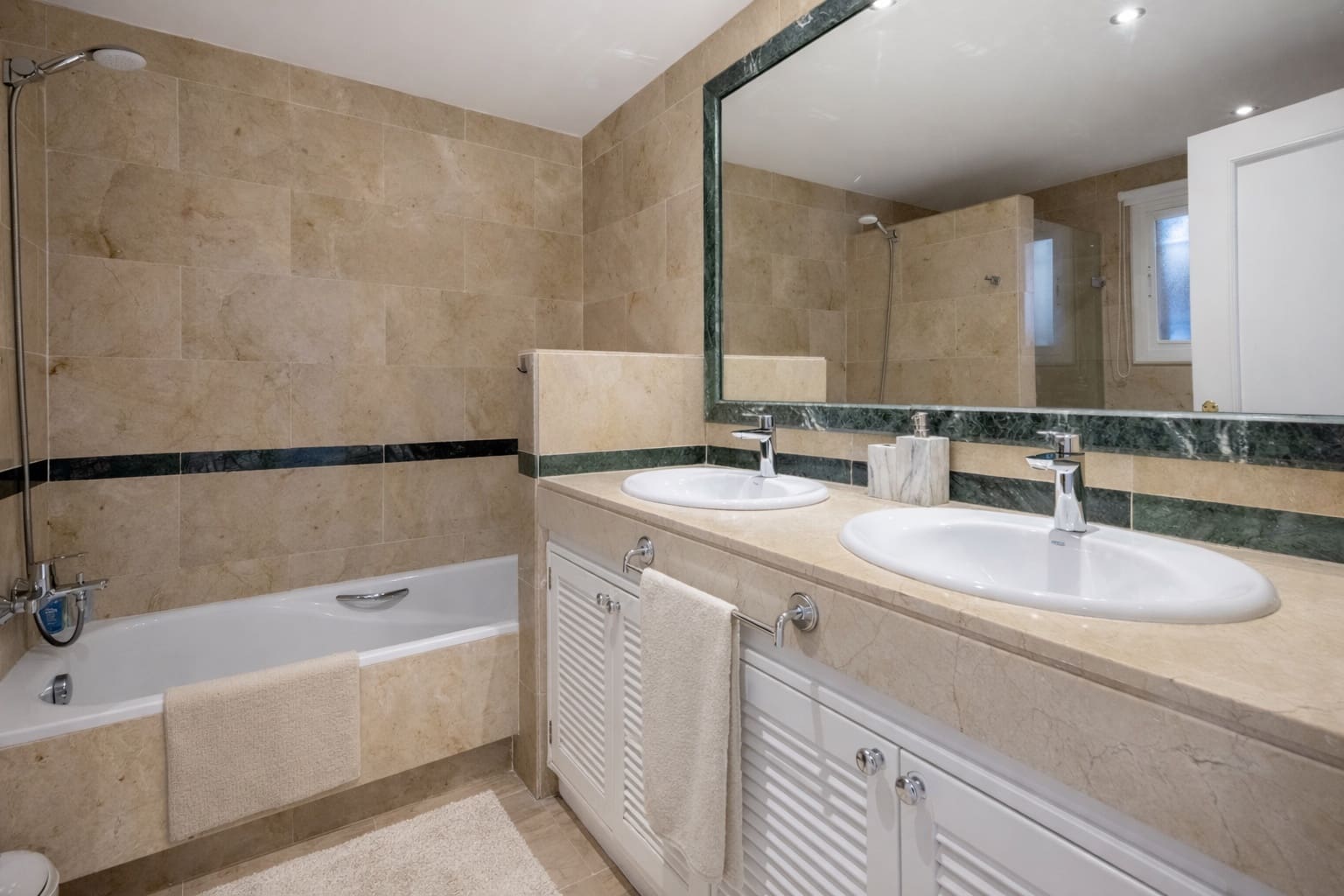 3 chambre Appartement à vendre à Marbella avec piscine garage - 649 000 € (Ref: 9772794)