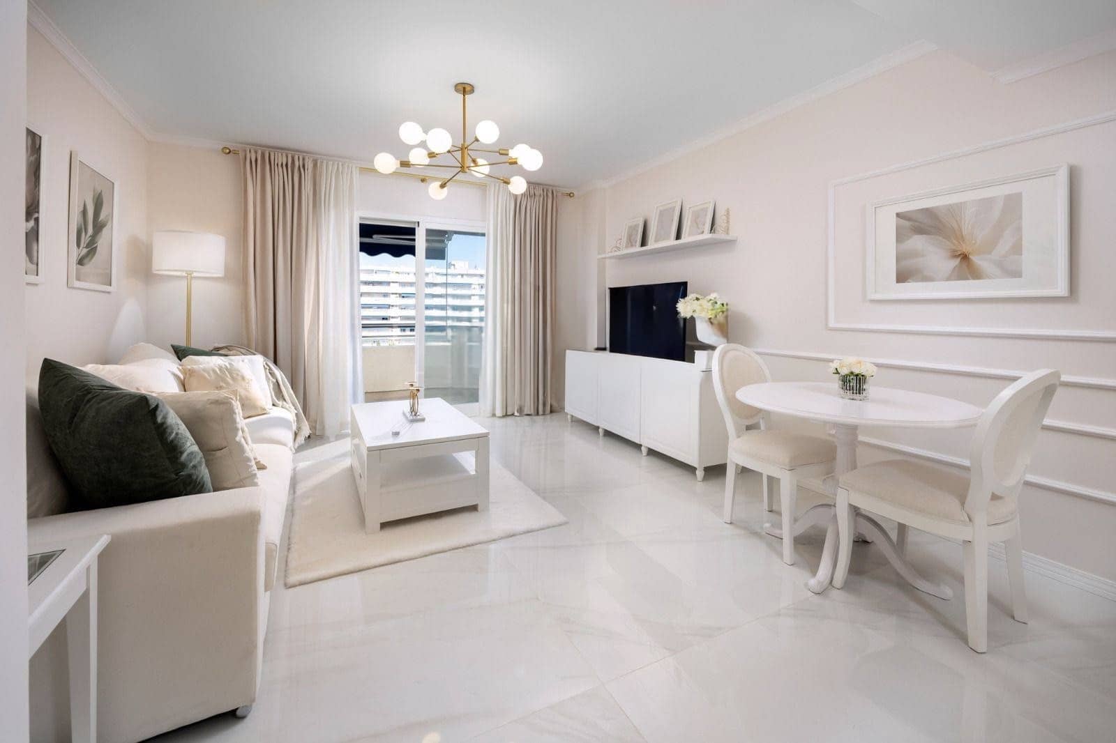 Apartamento de 2 habitaciones en Puerto Banus en alquiler con piscina garaje - 2.800 € (Ref: 9783109)