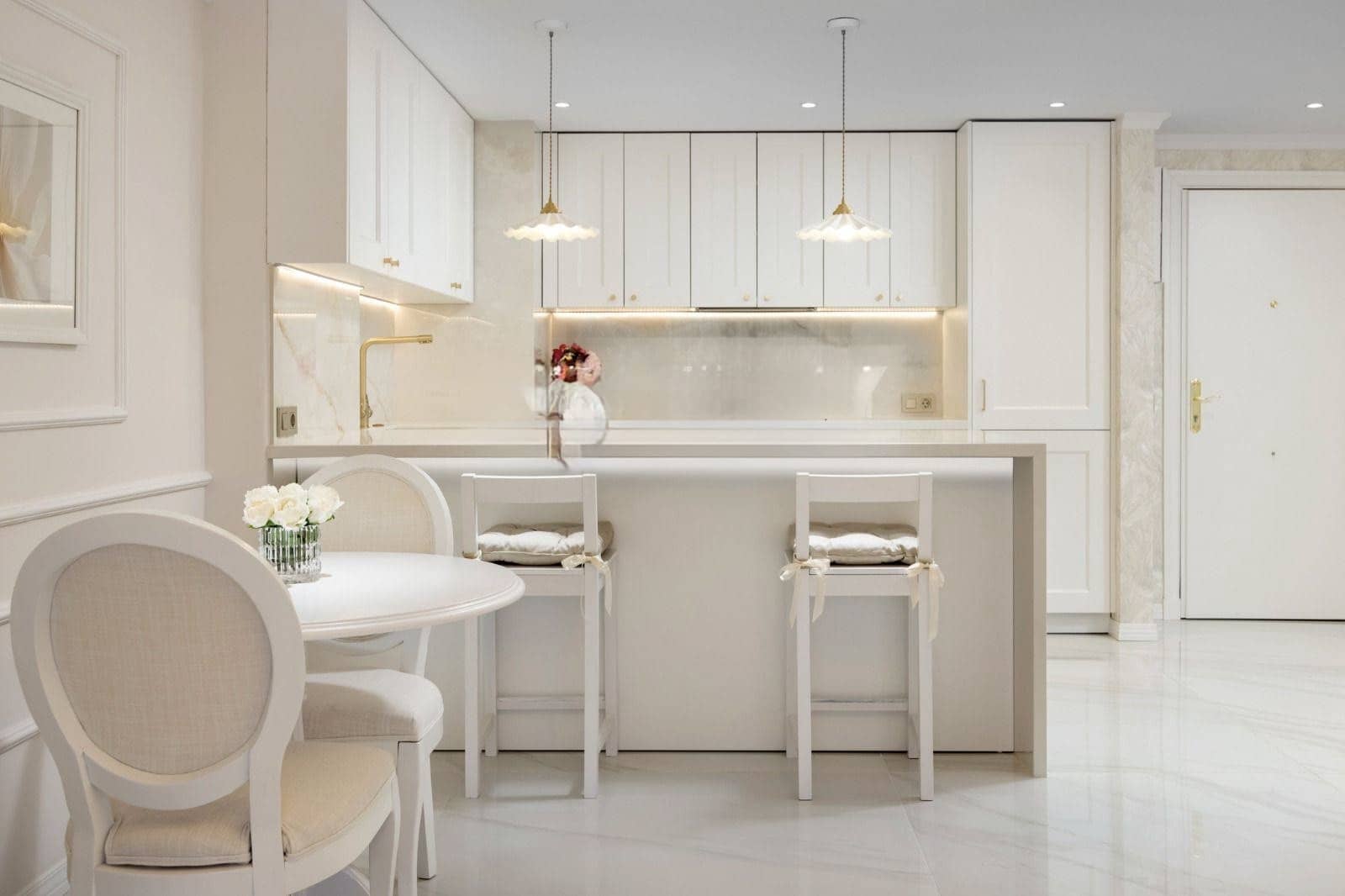 Apartamento de 2 habitaciones en Puerto Banus en alquiler con piscina garaje - 2.800 € (Ref: 9783109)