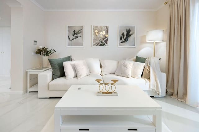 Apartamento de 2 habitaciones en Puerto Banus, Marbella en alquiler con piscina garaje - 2.800 € (Ref: 9783109)