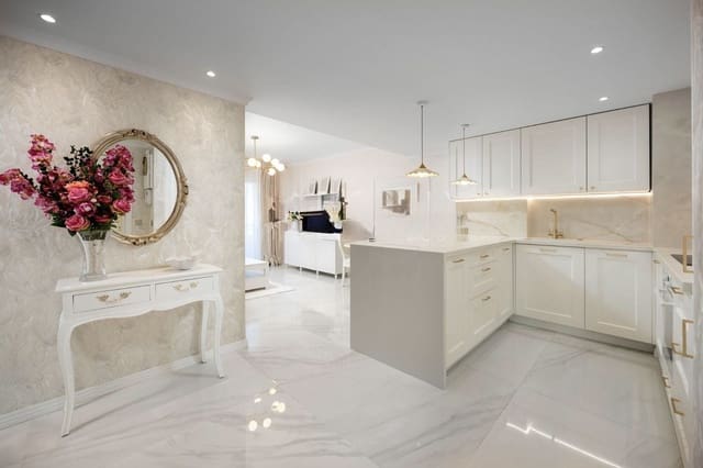 Apartamento de 2 habitaciones en Puerto Banus, Marbella en alquiler con piscina garaje - 2.800 € (Ref: 9783109)