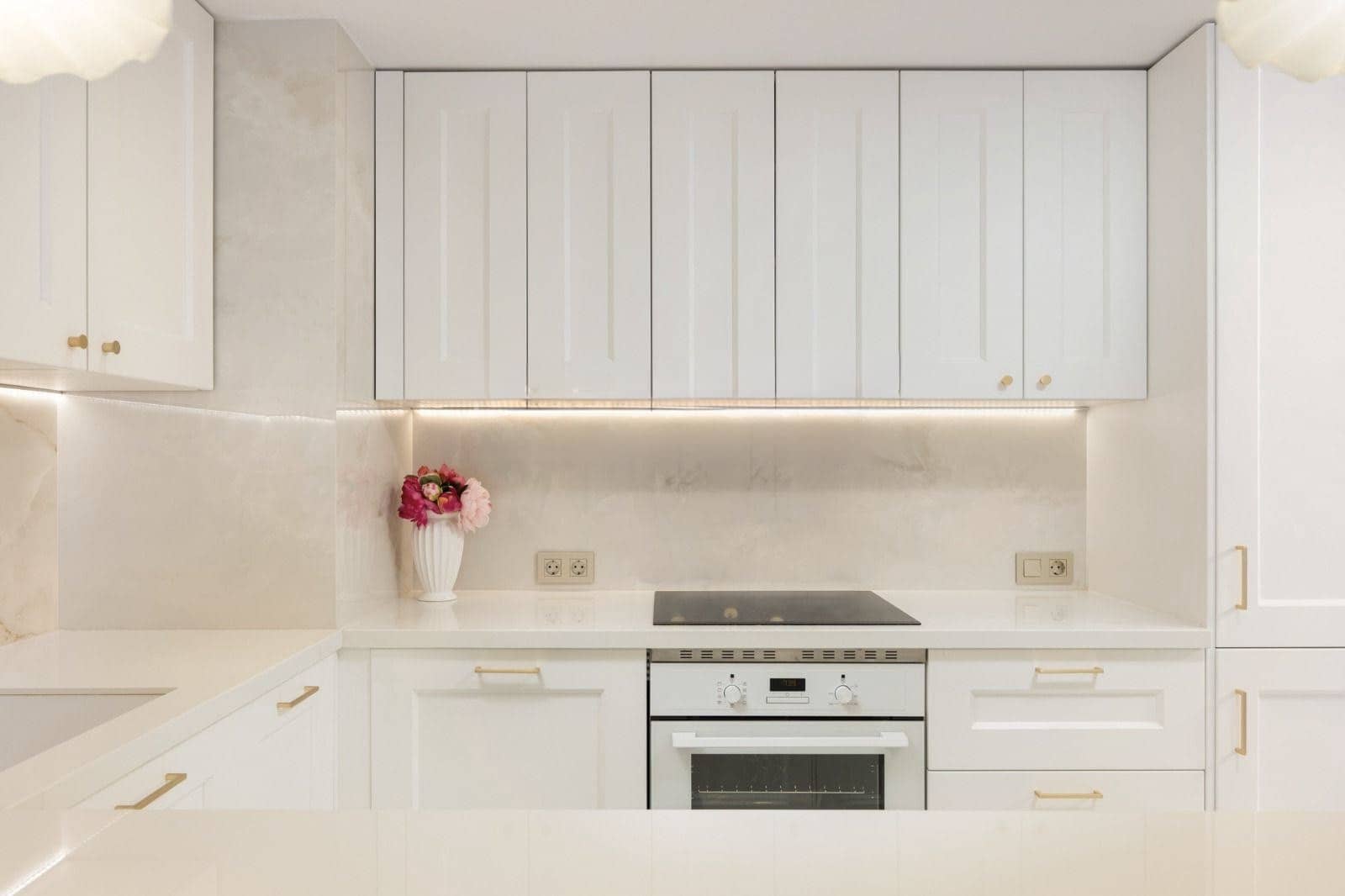 Apartamento de 2 habitaciones en Puerto Banus en alquiler con piscina garaje - 2.800 € (Ref: 9783109)