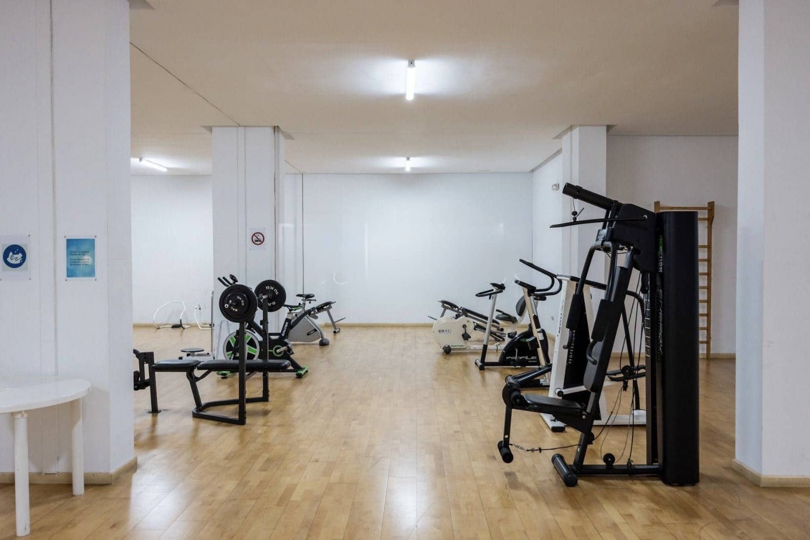 Apartamento de 2 habitaciones en Puerto Banus en alquiler con piscina garaje - 2.800 € (Ref: 9783109)