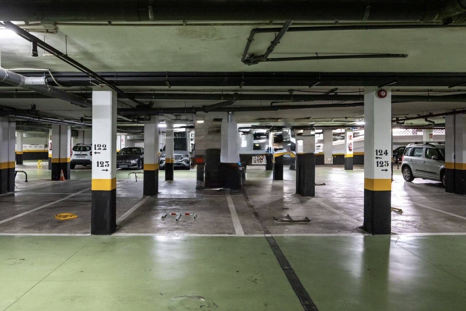 Apartamento de 2 habitaciones en Puerto Banus en alquiler con piscina garaje - 2.800 € (Ref: 9783109)