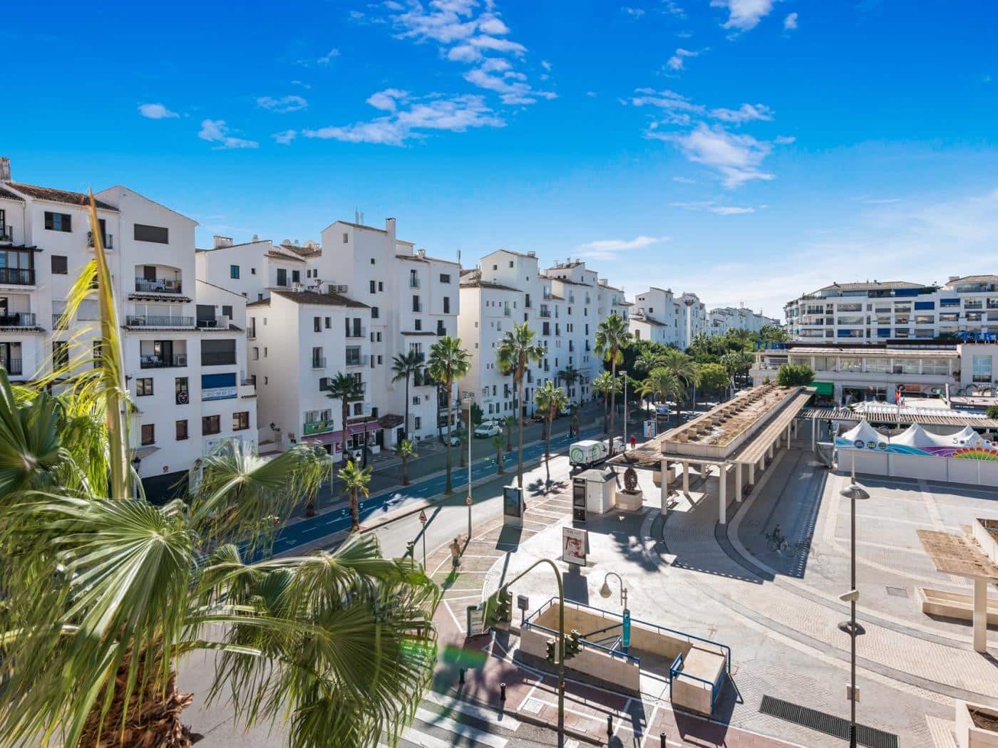 Apartamento de 2 habitaciones en Puerto Banus en alquiler con piscina garaje - 2.800 € (Ref: 9783109)