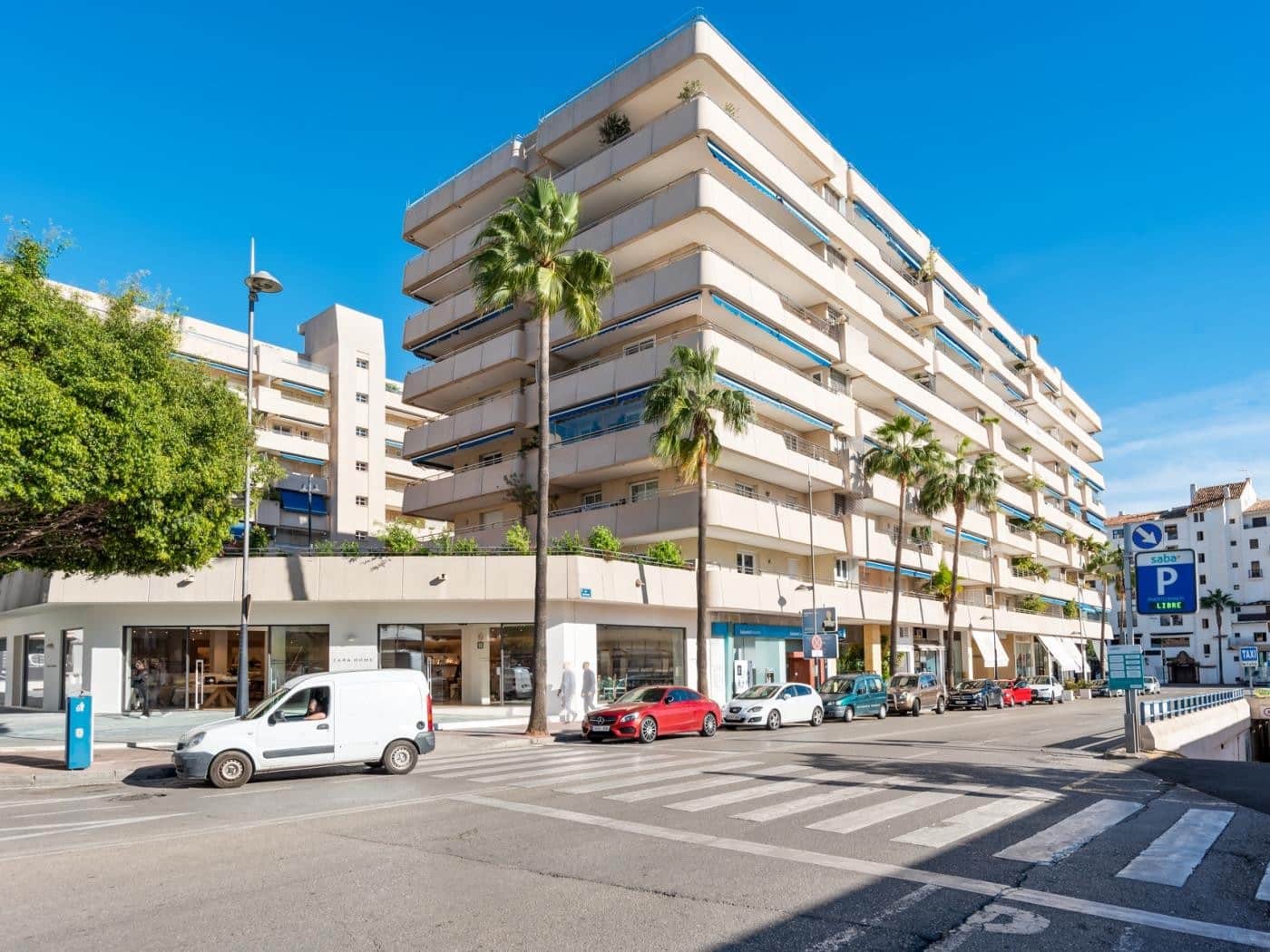 Apartamento de 2 habitaciones en Puerto Banus en alquiler con piscina garaje - 2.800 € (Ref: 9783109)