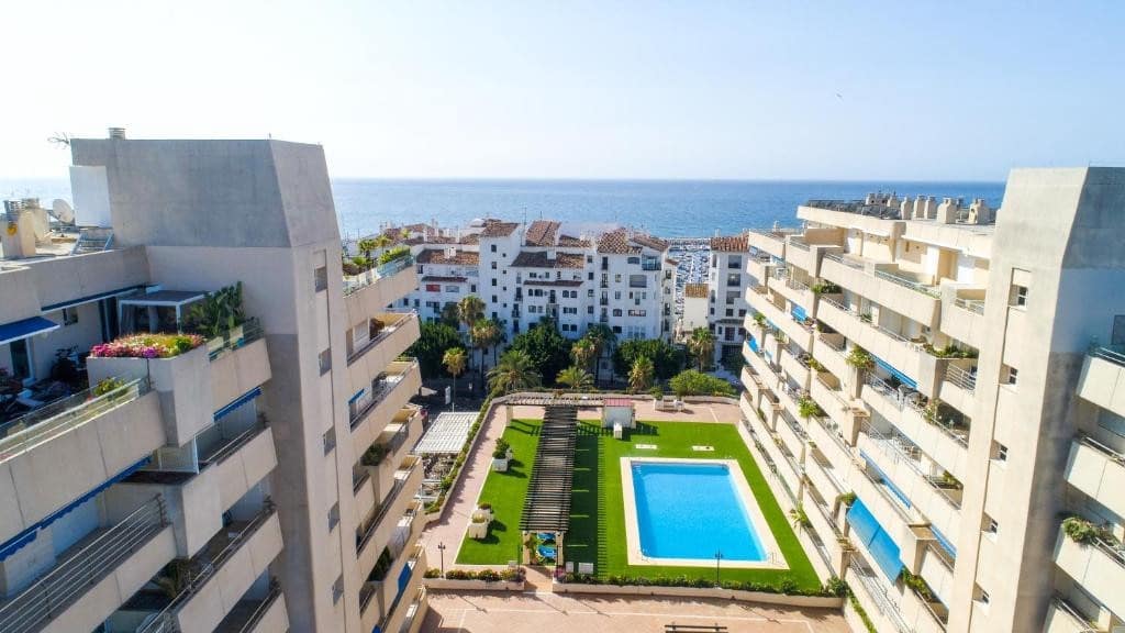 Apartamento de 2 habitaciones en Puerto Banus en alquiler con piscina garaje - 2.800 € (Ref: 9783109)