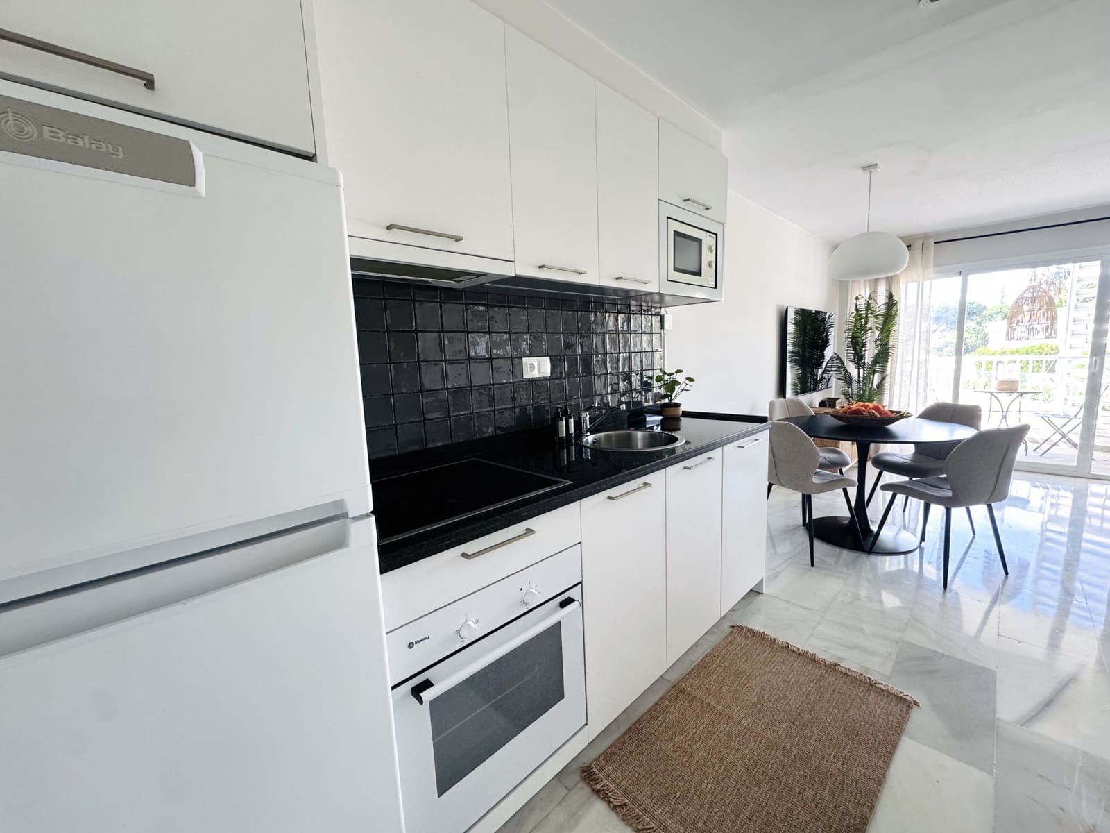 2 Zimmer Apartment zu vermieten in San Pedro de Alcantara mit Garage - 2.000 € (Ref: 9790777)