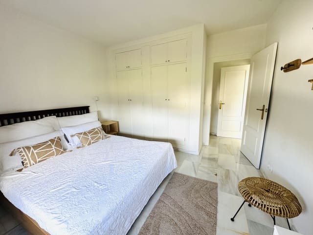 2 soverom Leilighet til leie i Nueva Alcántara, Marbella med garasje - € 2 000 (Ref: 9790777)