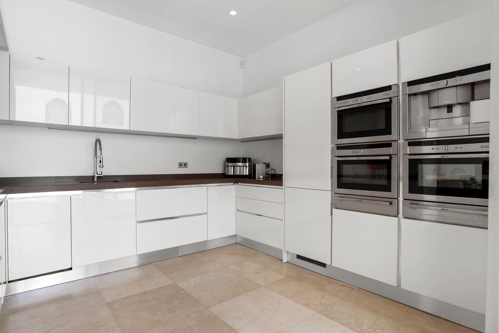 Chalet de 5 habitaciones en Benahavís en venta con piscina - 3.950.000 € (Ref: 9833386)