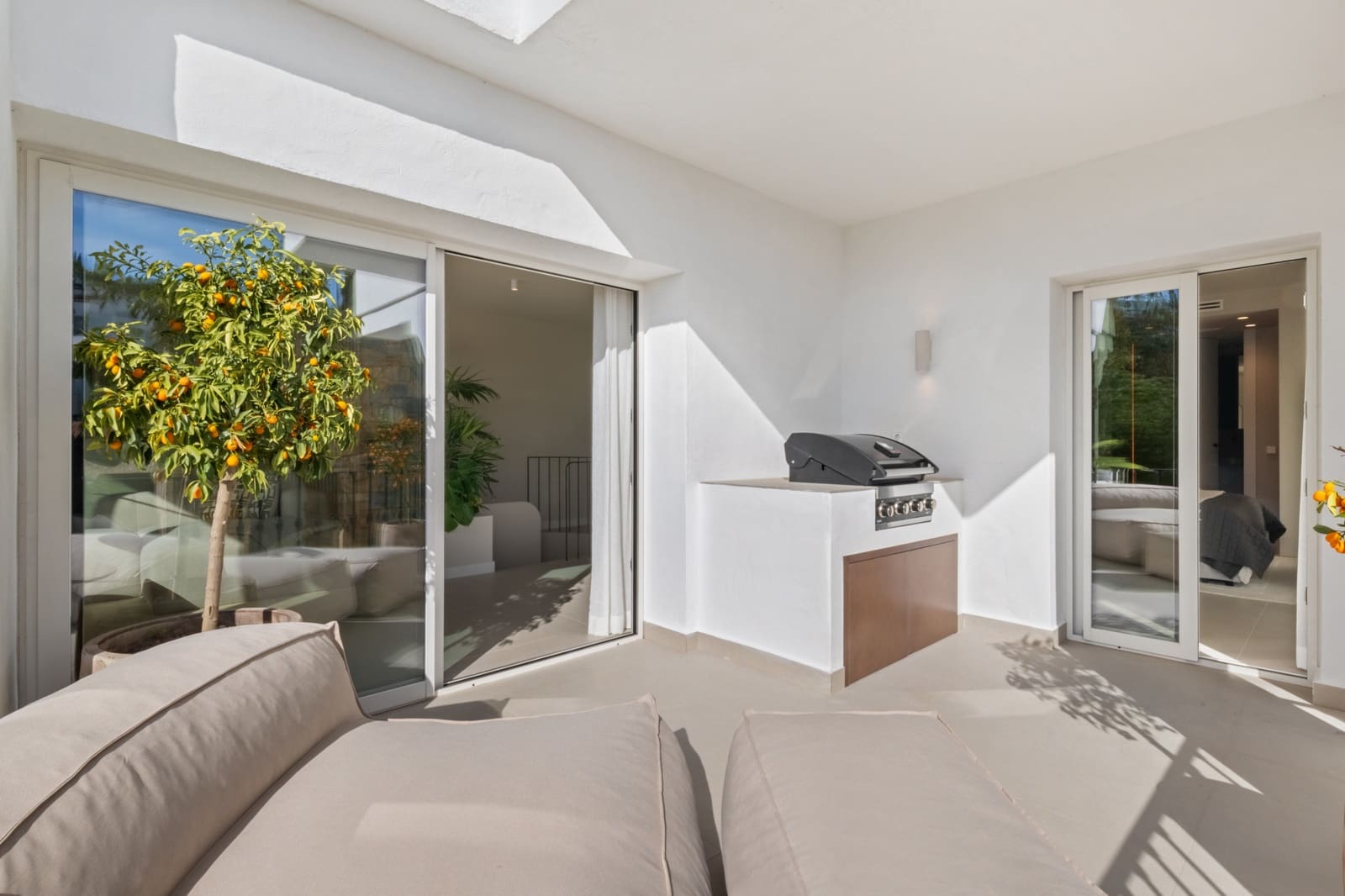 3 bedroom Apartment for sale in La Quinta with pool garage - € 799,000 (Ref: 9835984)
