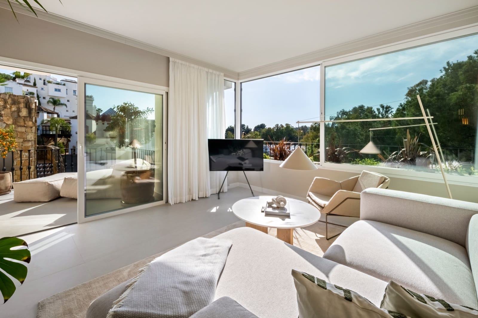 3 bedroom Apartment for sale in La Quinta with pool garage - € 799,000 (Ref: 9835984)