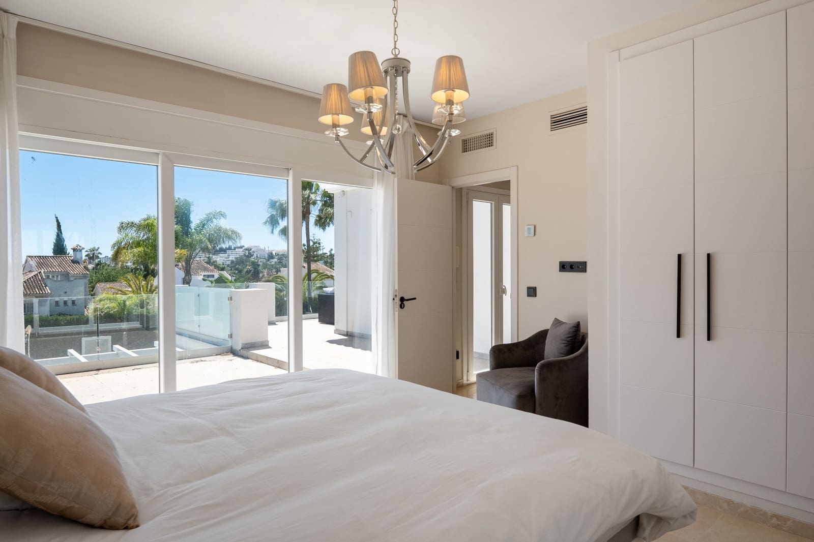 6 quarto Moradia para venda em Nueva Andalucia com piscina garagem - 4 250 000 € (Ref: 9845099)