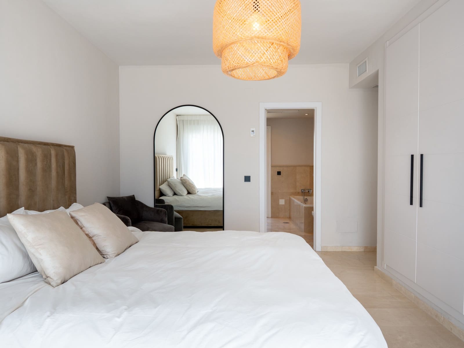 6 quarto Moradia para venda em Nueva Andalucia com piscina garagem - 4 250 000 € (Ref: 9845099)