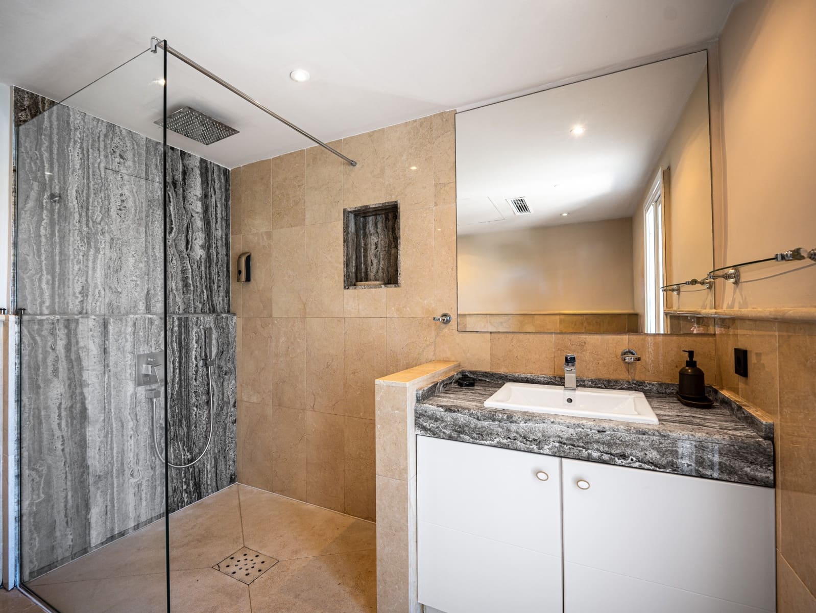 6 quarto Moradia para venda em Nueva Andalucia com piscina garagem - 4 250 000 € (Ref: 9845099)