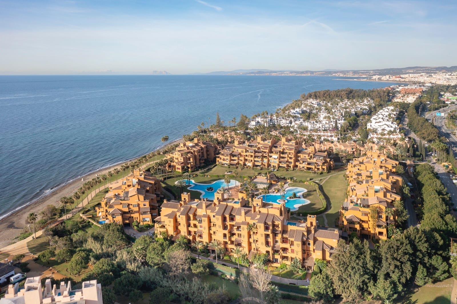 3 chambre Appartement à vendre à Estepona avec piscine garage - 2 395 000 € (Ref: 9868309)