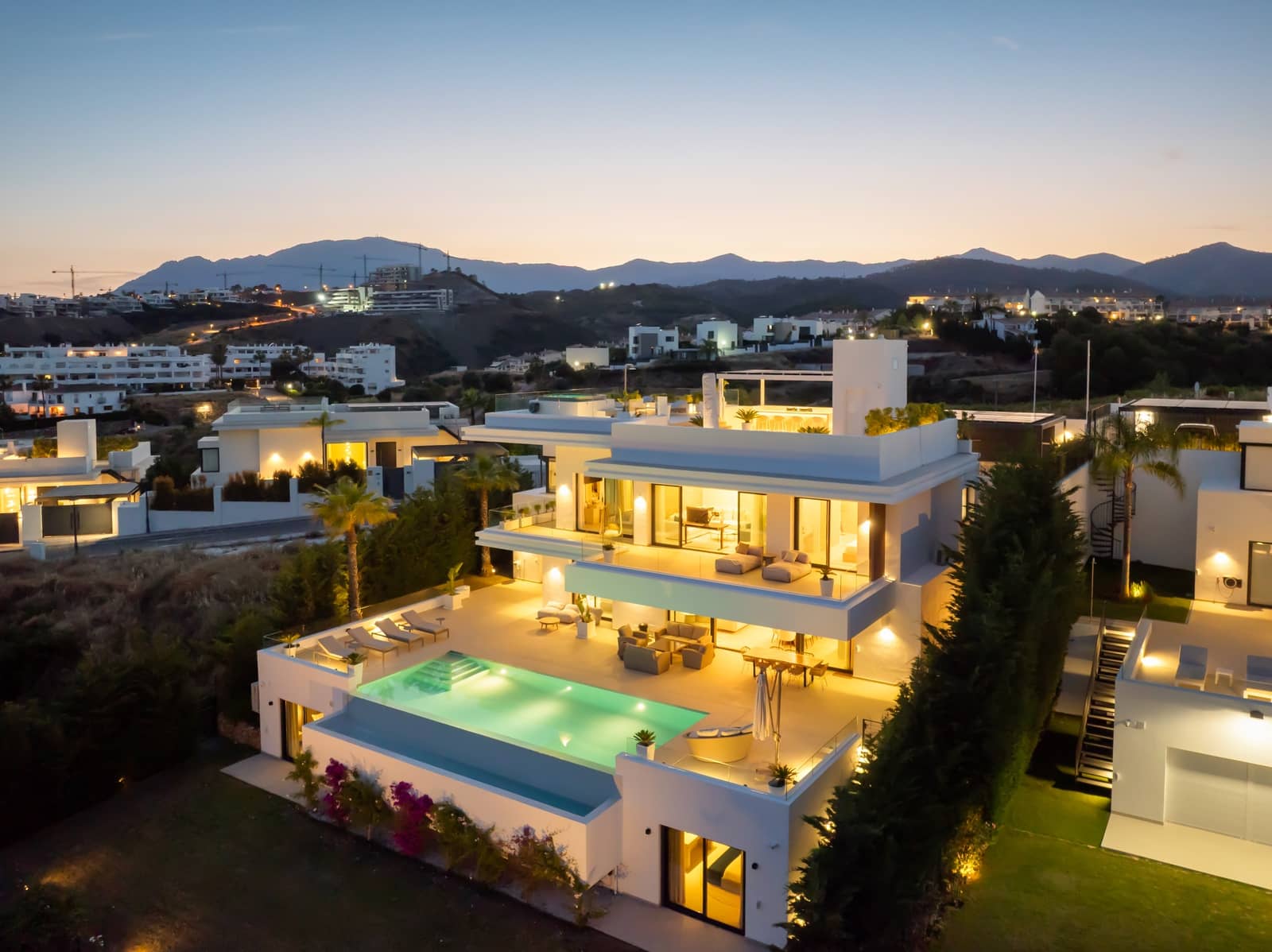 6 soverom Villa til salgs i Estepona med svømmebasseng garasje - € 4 500 000 (Ref: 9873058)