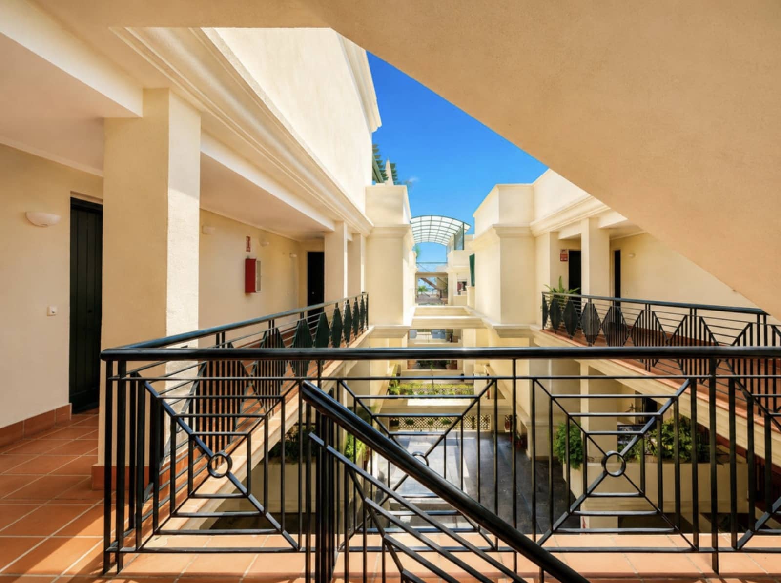 2 soveværelse Penthouse til salg i Nueva Andalucia med swimmingpool garage - € 530.000 (Ref: 9889920)