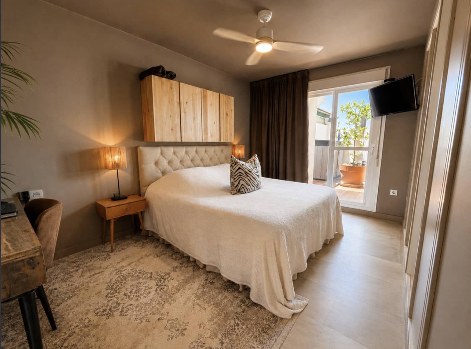 2 soveværelse Penthouse til salg i Nueva Andalucia med swimmingpool garage - € 530.000 (Ref: 9889920)