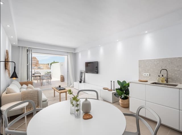 2 soveværelse Lejlighed til salg i Nueva Andalucía Centro, Marbella med swimmingpool garage - € 520.000 (Ref: 9889921)