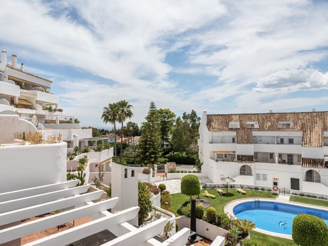 2 soveværelse Lejlighed til salg i Nueva Andalucía Centro, Marbella med swimmingpool garage - € 520.000 (Ref: 9889921)