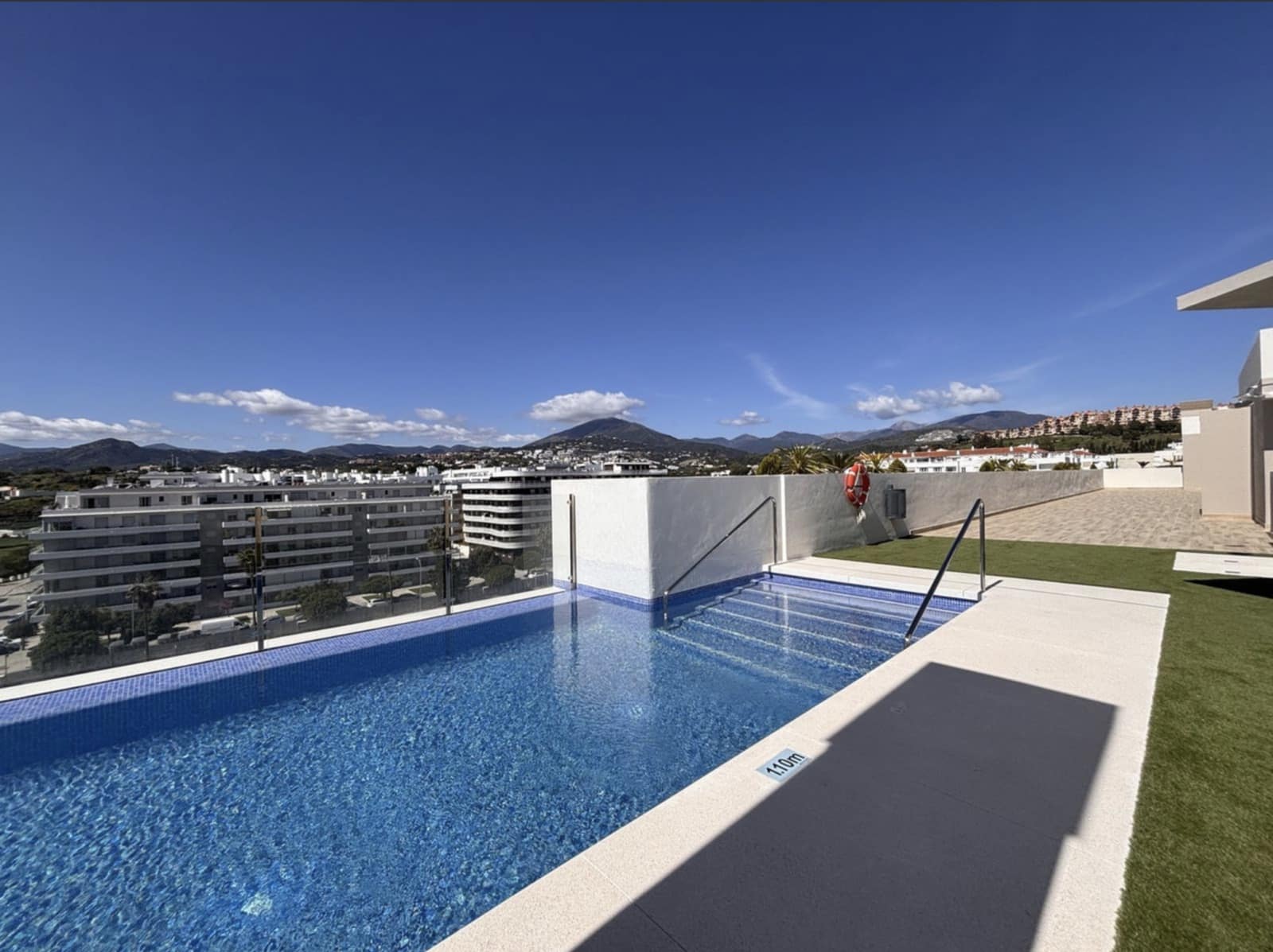 3 sypialnia Apartament na sprzedaż w Nueva Andalucia z basenem garażem - 500 000 € (Ref: 9889922)