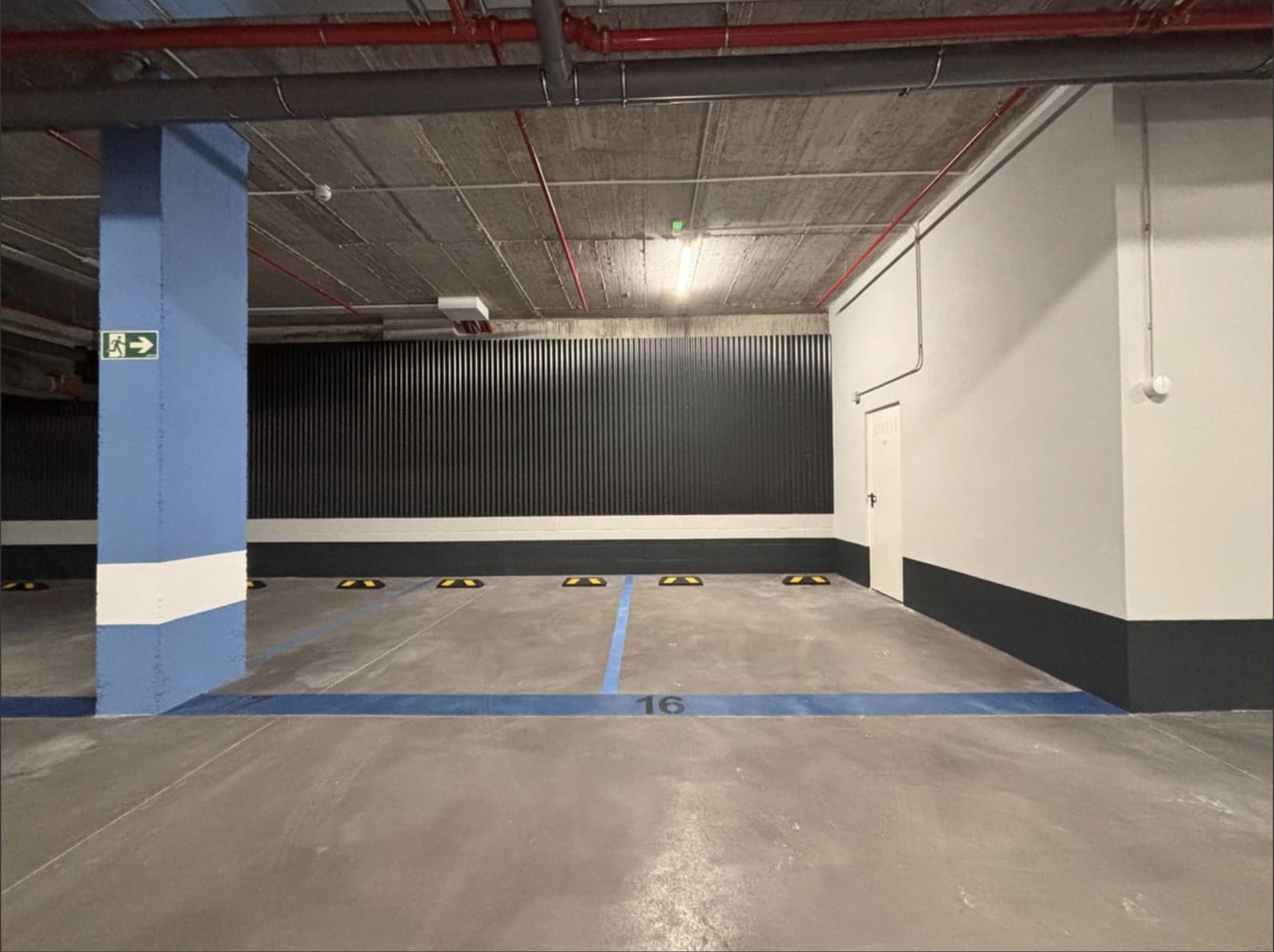 3 sypialnia Apartament na sprzedaż w Nueva Andalucia z basenem garażem - 500 000 € (Ref: 9889922)