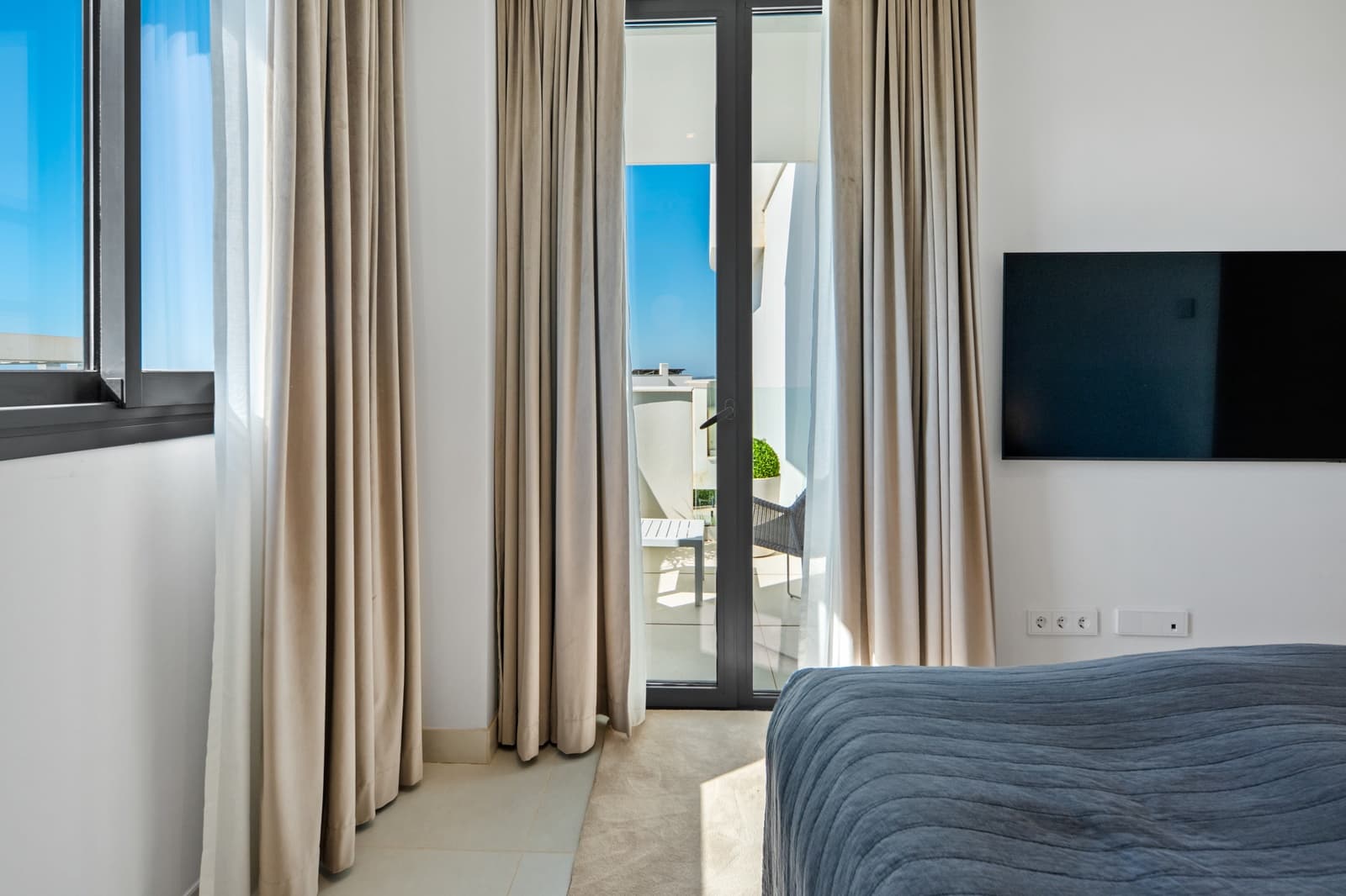 3 sypialnia Apartament na sprzedaż w Fuengirola z basenem garażem - 690 000 € (Ref: 9903876)