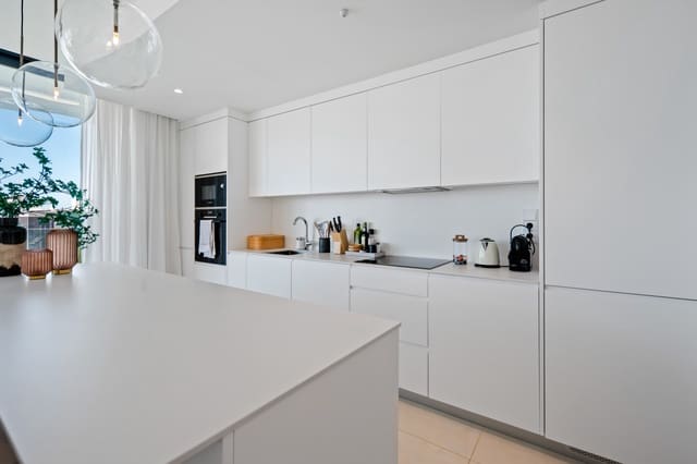 3 sypialnia Apartament na sprzedaż w El Higuerón, Fuengirola z basenem garażem - 690 000 € (Ref: 9903876)