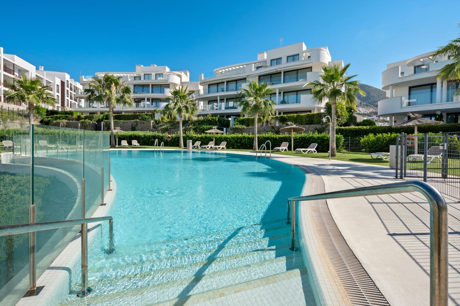 3 sypialnia Apartament na sprzedaż w Fuengirola z basenem garażem - 690 000 € (Ref: 9903876)