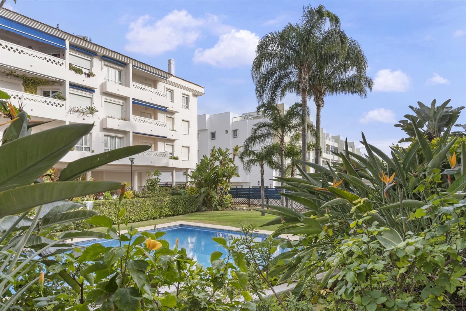 4 soveværelse Penthouse til salg i San Pedro de Alcantara med swimmingpool garage - € 1.750.000 (Ref: 9912675)