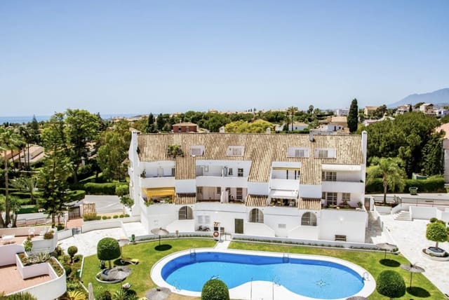 3 chambre Penthouse à vendre à Nueva Andalucía Centro, Marbella avec piscine garage - 599 000 € (Ref: 9921838)