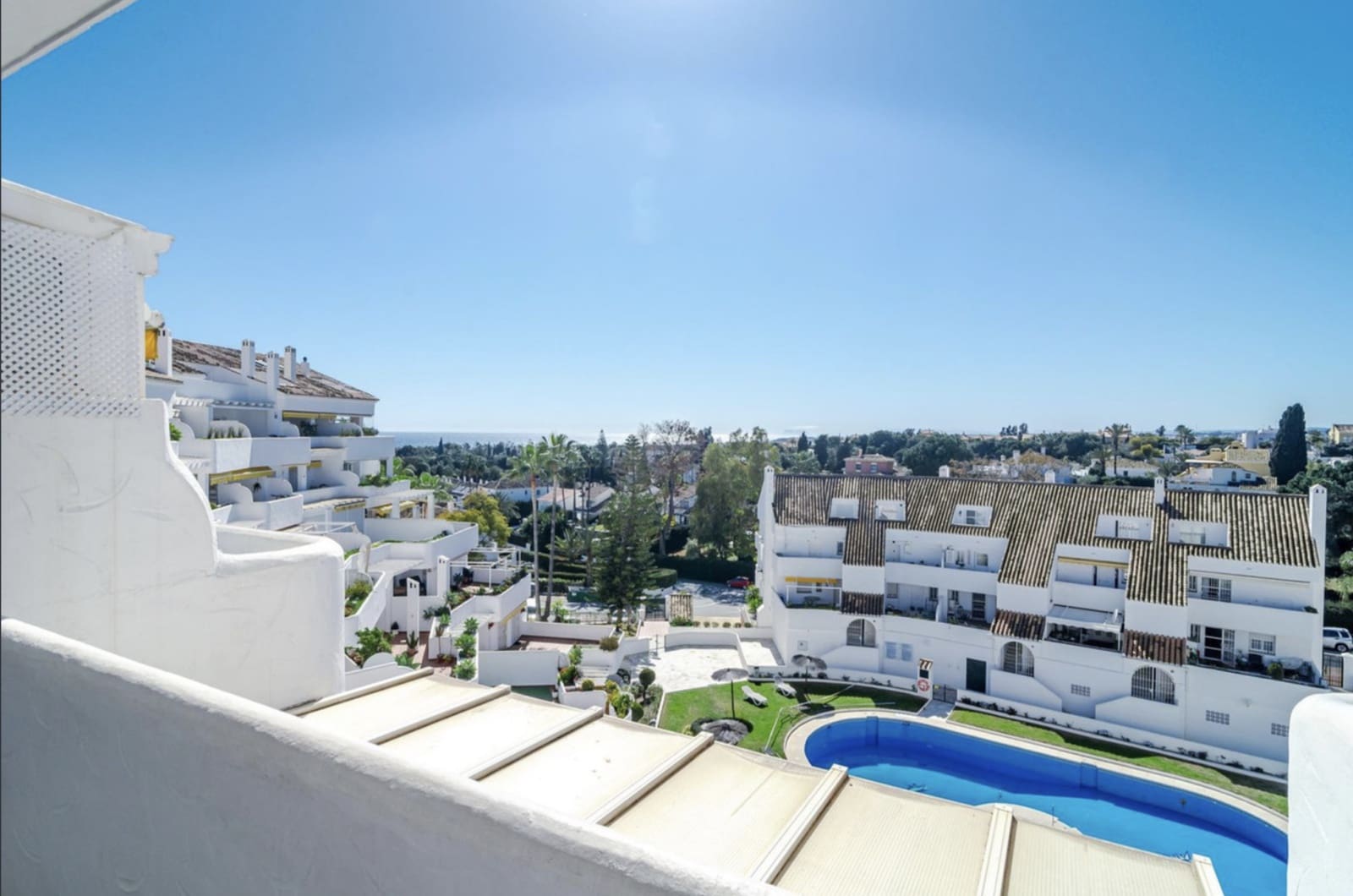 3 quarto Penthouse para venda em Nueva Andalucia com piscina garagem - 599 000 € (Ref: 9921838)