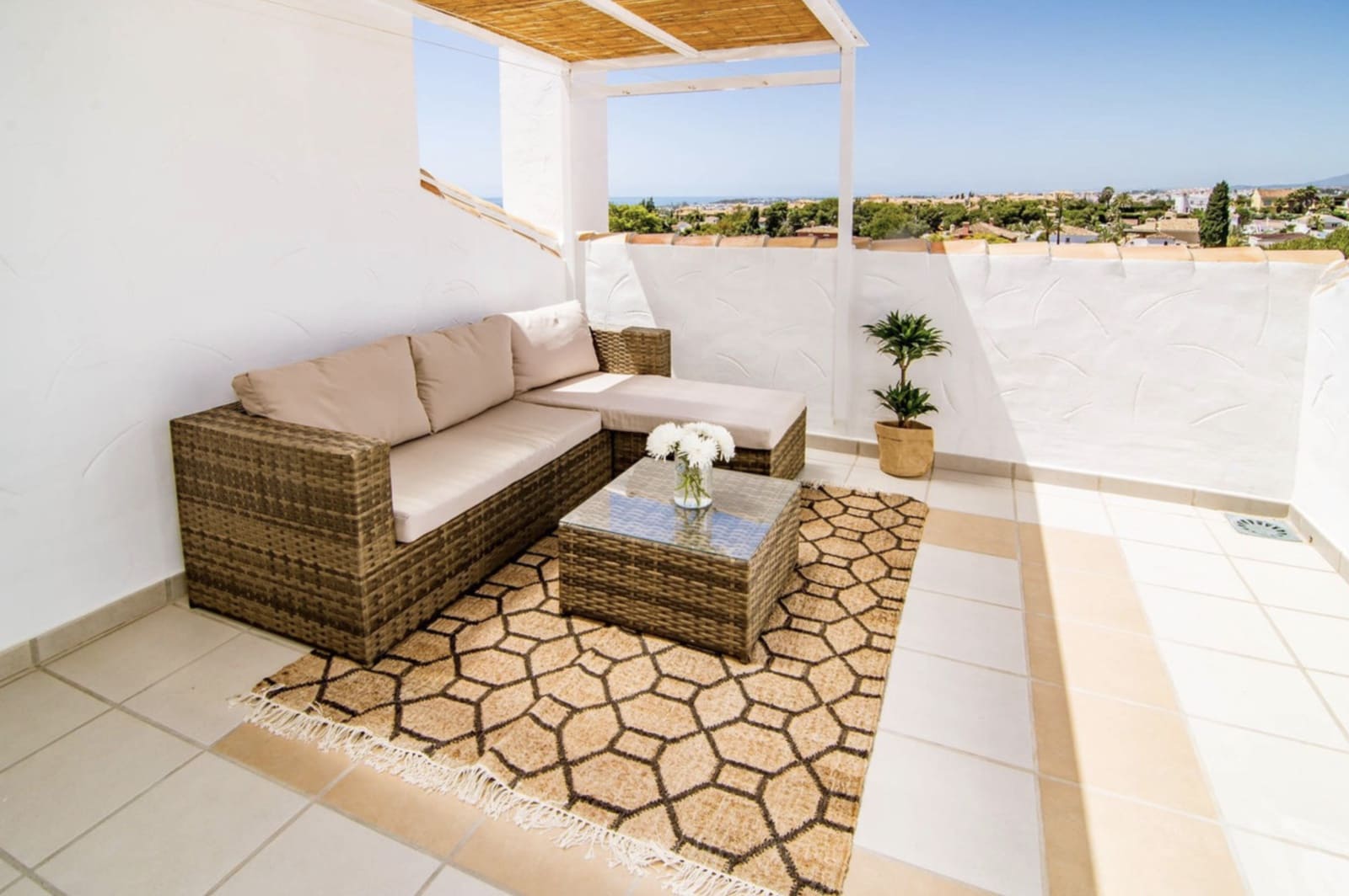 3 quarto Penthouse para venda em Nueva Andalucia com piscina garagem - 599 000 € (Ref: 9921838)