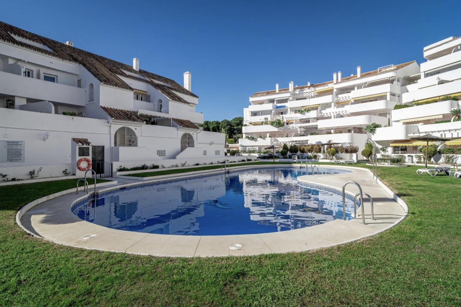 3 quarto Penthouse para venda em Nueva Andalucia com piscina garagem - 599 000 € (Ref: 9921838)