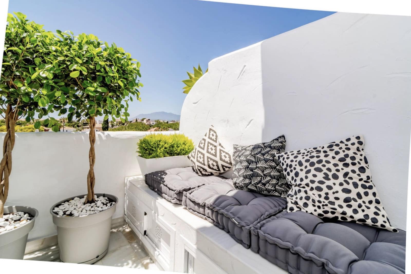 3 quarto Penthouse para venda em Nueva Andalucia com piscina garagem - 599 000 € (Ref: 9921838)