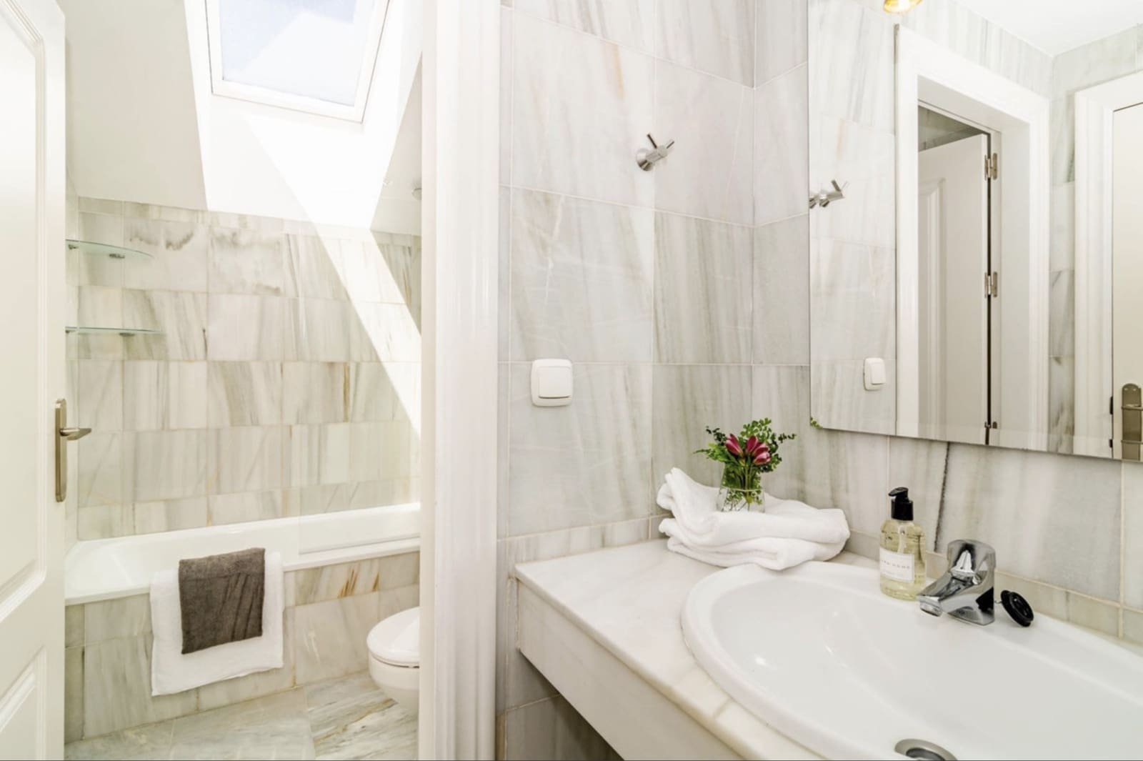 3 quarto Penthouse para venda em Nueva Andalucia com piscina garagem - 599 000 € (Ref: 9921838)