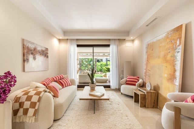 2 bedroom Apartment for sale in Nueva Andalucia, Marbella with pool garage - € 599,000 (Ref: 9921839)