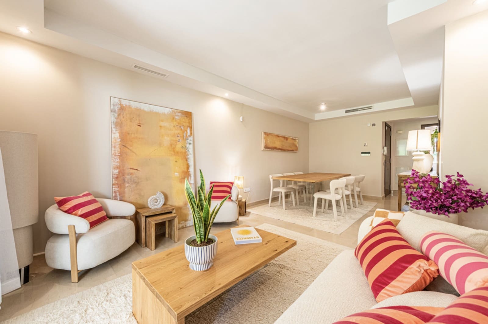 2 soveværelse Lejlighed til salg i Nueva Andalucia med swimmingpool garage - € 599.000 (Ref: 9921839)