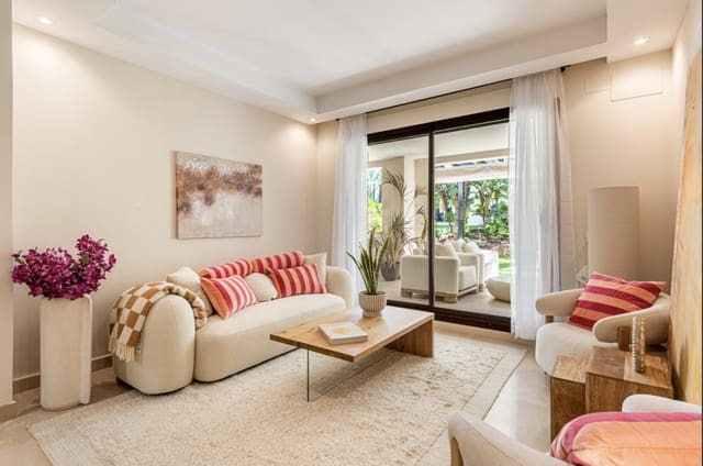 2 bedroom Apartment for sale in Nueva Andalucia, Marbella with pool garage - € 599,000 (Ref: 9921839)
