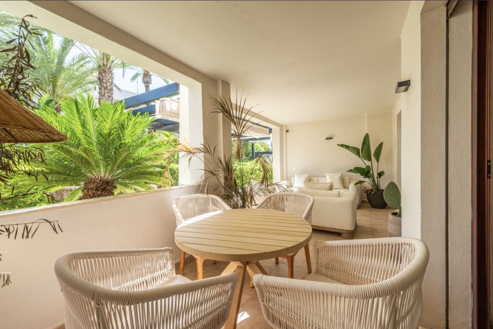 2 soveværelse Lejlighed til salg i Nueva Andalucia med swimmingpool garage - € 599.000 (Ref: 9921839)