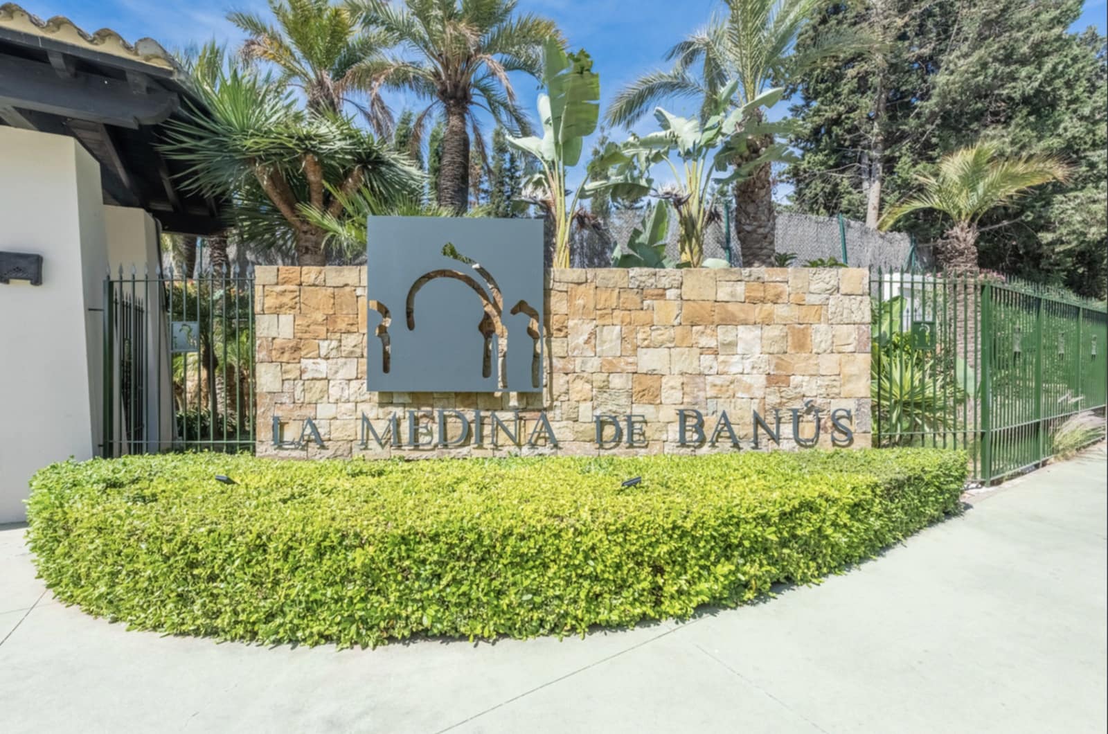 2 soveværelse Lejlighed til salg i Nueva Andalucia med swimmingpool garage - € 599.000 (Ref: 9921839)