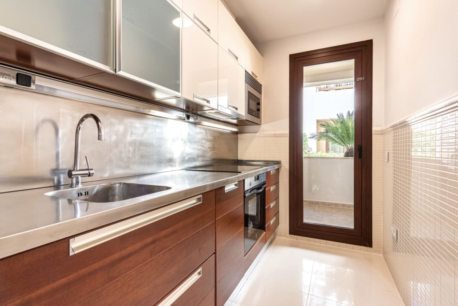 2 soveværelse Lejlighed til salg i Nueva Andalucia med swimmingpool garage - € 599.000 (Ref: 9921839)