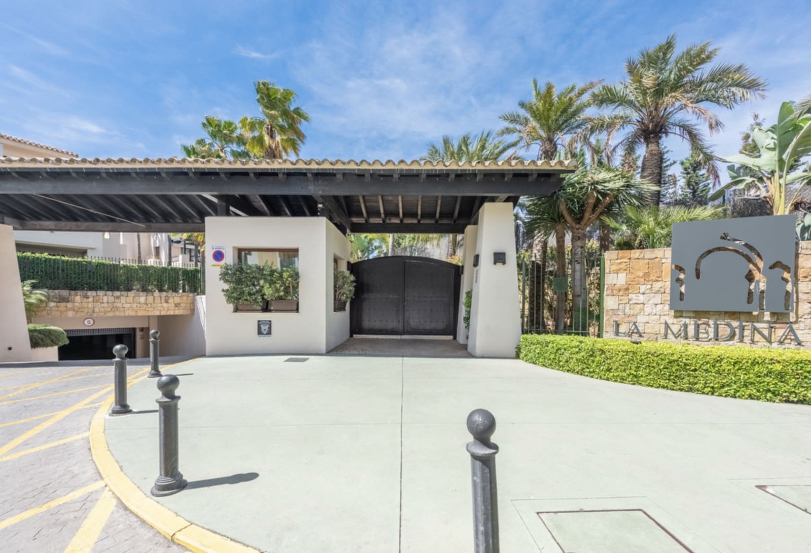 2 soveværelse Lejlighed til salg i Nueva Andalucia med swimmingpool garage - € 599.000 (Ref: 9921839)
