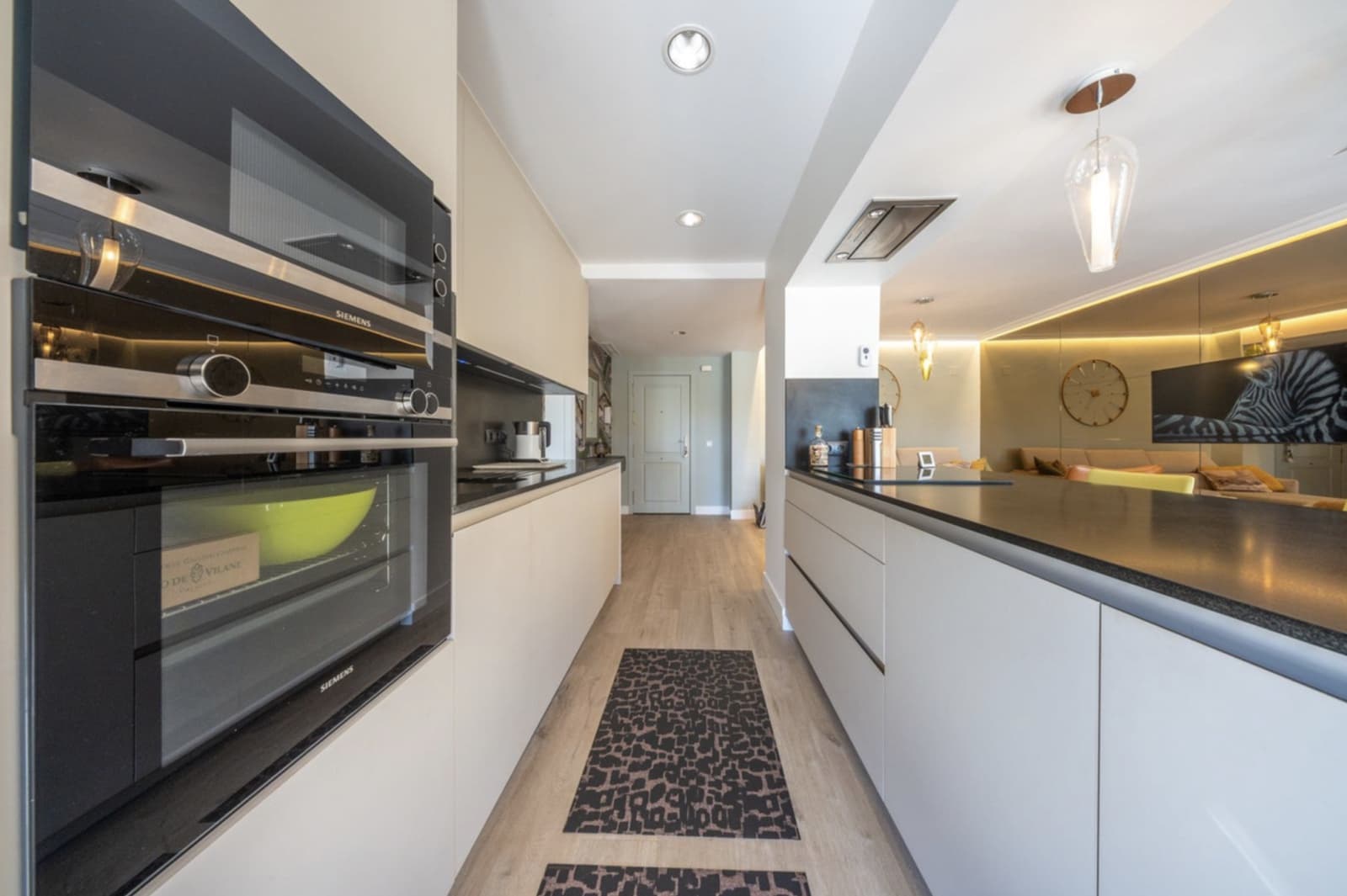 2 soveværelse Lejlighed til salg i Nueva Andalucia med swimmingpool garage - € 595.000 (Ref: 9921840)