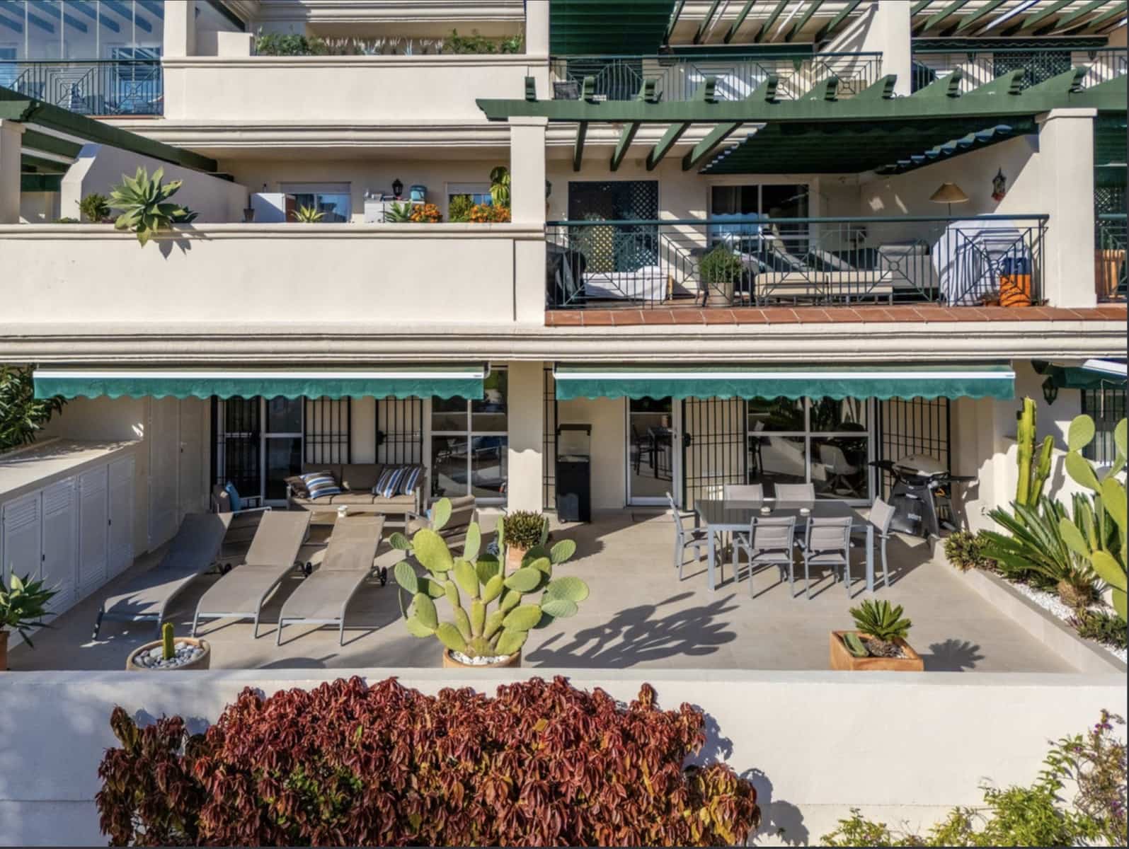 2 soveværelse Lejlighed til salg i Nueva Andalucia med swimmingpool garage - € 595.000 (Ref: 9921840)