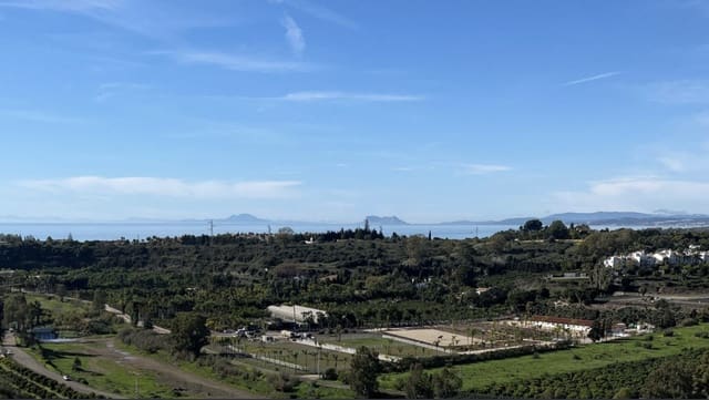 2 soverom Penthouse til salgs i New Golden Mile, Estepona med svømmebasseng garasje - € 595 000 (Ref: 9921841)