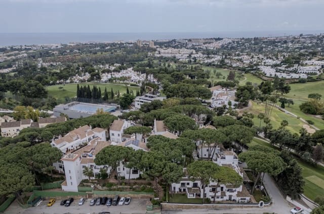 2 quarto Apartamento para venda em Nueva Andalucia, Marbella com piscina garagem - 570 000 € (Ref: 9921842)