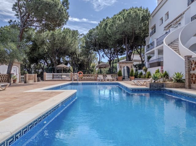 2 quarto Apartamento para venda em Nueva Andalucia, Marbella com piscina garagem - 570 000 € (Ref: 9921842)
